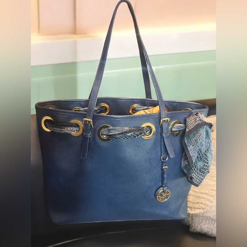EUC MICHAEL Michael Kors Blue Tote Bag - Picture 2 of 14